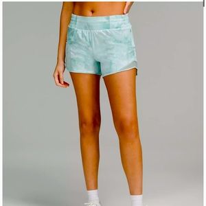 Lululemon Hotty hot Mid rise Shorts